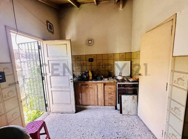 Casa a Reciclar + Galpon en Lote de Propio 200 m² - 4