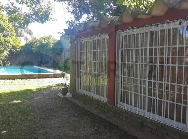 12 Entre 485 y 486 Se Vende Casa con 3 Dorm. - Quincho y Pileta – Villa C - 2