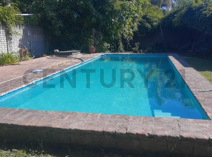 12 Entre 485 y 486 Se Vende Casa con 3 Dorm. - Quincho y Pileta – Villa C - 4