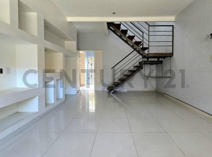 Venta Casa 4 Ambientes con Garage, Patio y Quincho. Se Acepta Permuta Monoambie - 5