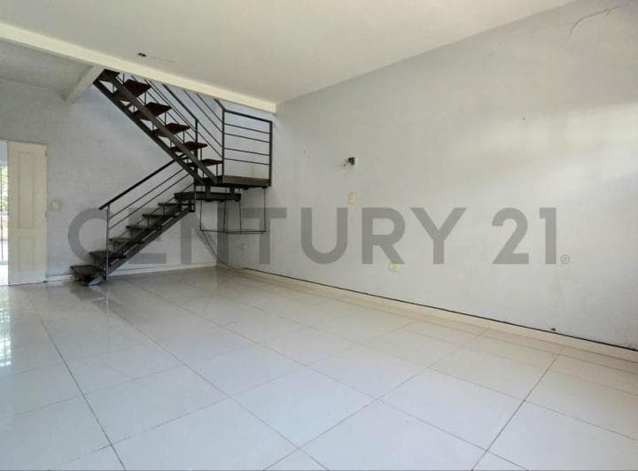 Venta Casa 4 Ambientes con Garage, Patio y Quincho. Se Acepta Permuta Monoambie - 4