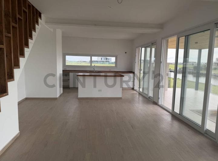 Venta Casa 5 Ambientesen El Naudir Lote con Salida Al Rio a Estrenar - 2