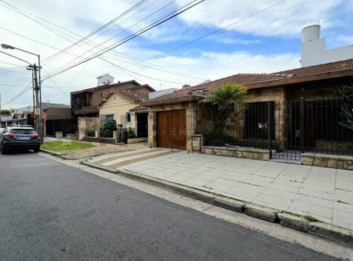 Venta Casa en Villa Maipu con Quincho Jardin y Cochera - 3