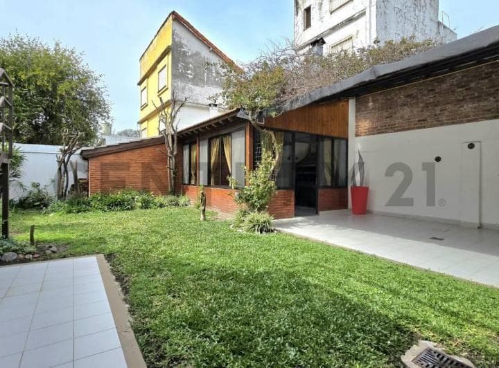 Venta Casa en Villa Maipu con Quincho Jardin y Cochera - 2