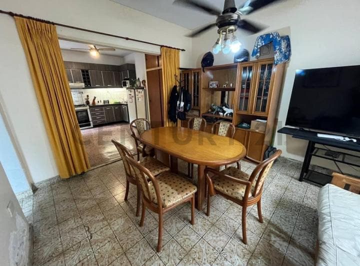 Venta Casa 4 Ambientes en Liniers - 2