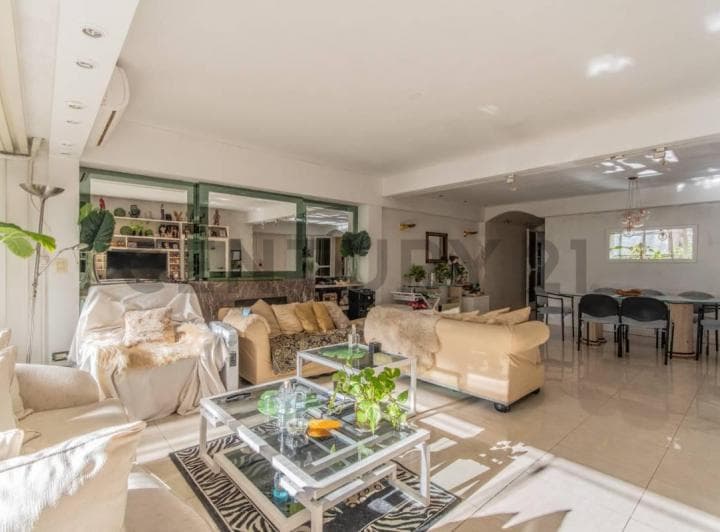 5 Ambientes con Patio de 67 m², Balcón y Cochera. - 5