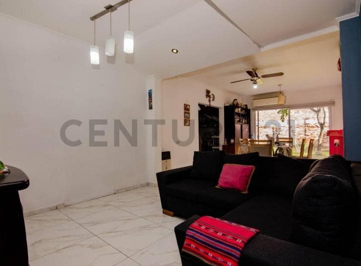 Venta Casa de 2/3 Dorm. con Frente de Local y Cochera Doble en Alvear, Ros - 2