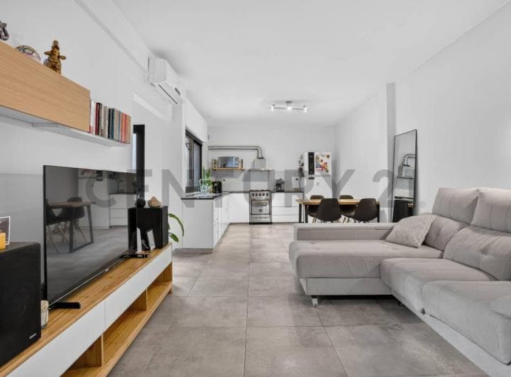 Hermoso PH 2 Amb con Patio y Terraza Propia - Permuta - 2