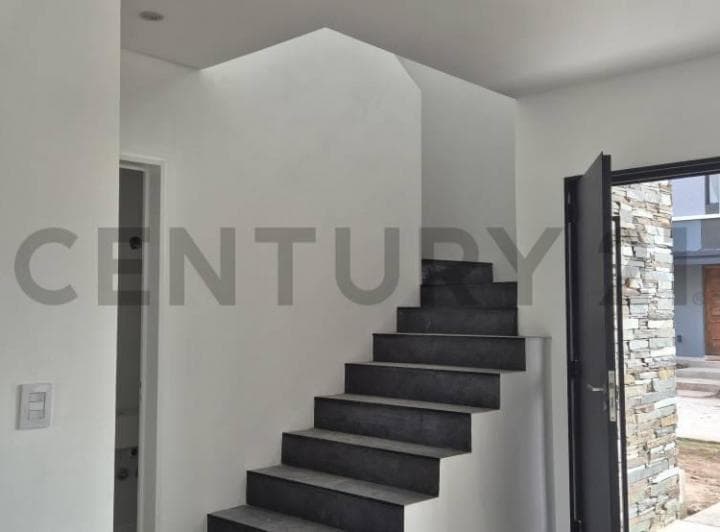 Casa Tipo Dúplex 5 Ambientes con Jardín Privado en Pilar - 5