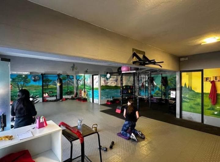 Salon Comercial - Edifico de Oficinas. - Gran Oportunidad - 2