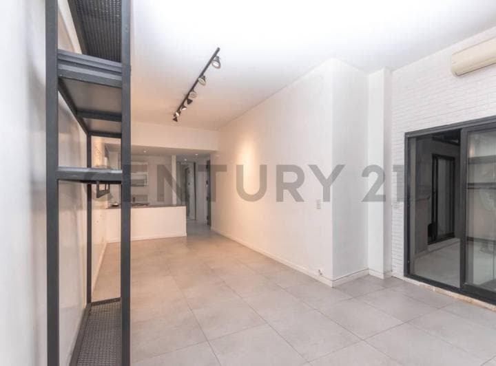 Venta Departamento 2 Ambientes con Patio y 2 Baños Completos en Excelente Ubicac - 2