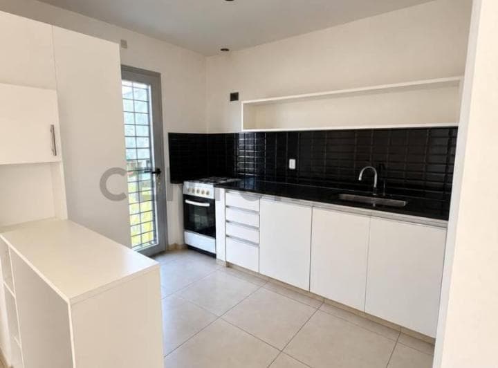 140 Entre 36 y 37. Dúplex en Venta 2 Dorm. - 3
