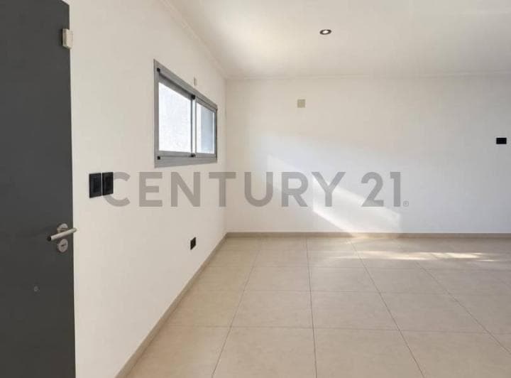 140 Entre 36 y 37. Dúplex en Venta 2 Dorm. - 4