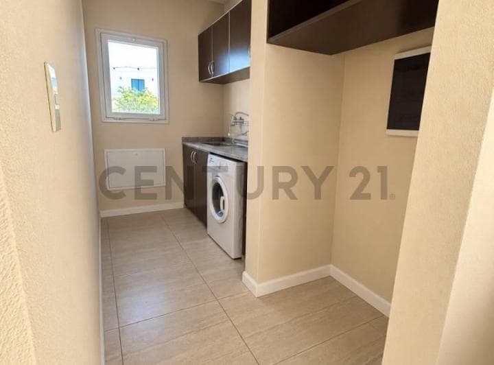 Venta | Casa | 4 Habitaciones | 1 Planta | Piscina | Barrio Golf – El Cantón | E - 4