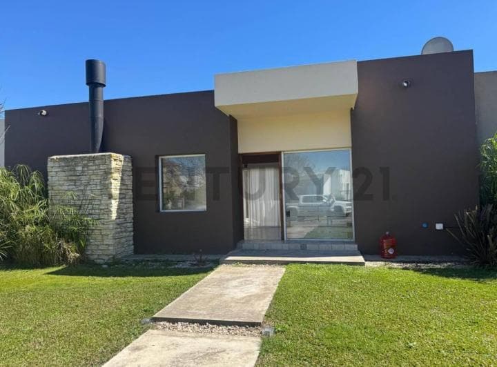 Venta | Casa | 4 Habitaciones | 1 Planta | Piscina | Barrio Golf – El Cantón | E - 2