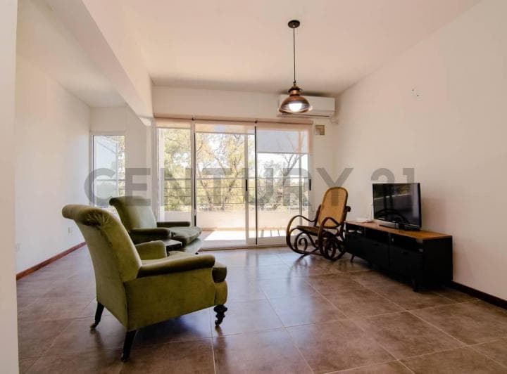 Venta Departamento de 2 Dorm. con Balcón y Cochera en Abasto, Rosario - 2
