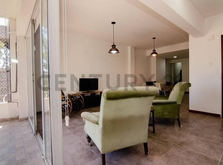 Venta Departamento de 2 Dorm. con Balcón y Cochera en Abasto, Rosario - 3