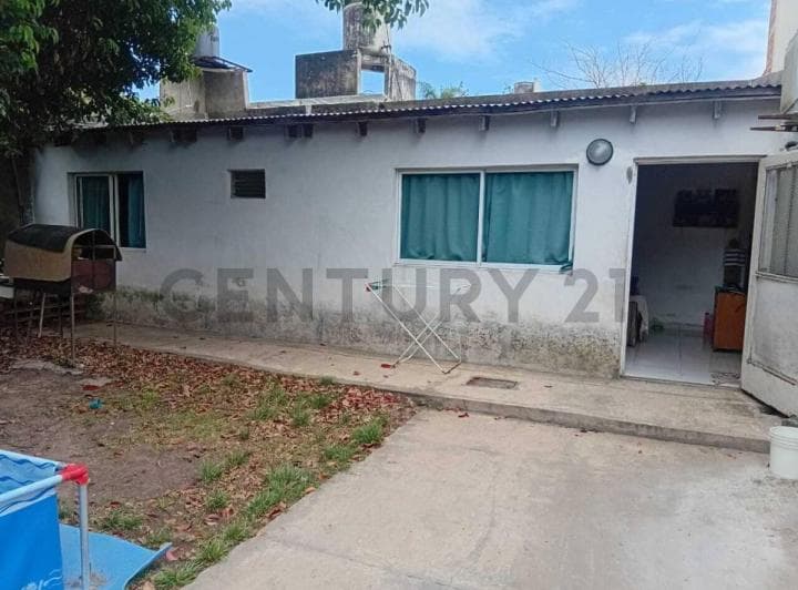 Calle 39 E/ 131 y 132 | Casa en Venta de Dos Dorm. - 5