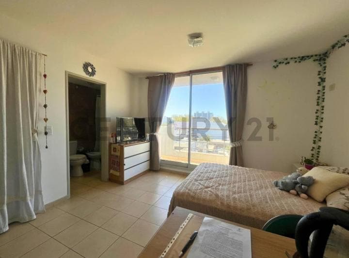 Venta Monoambiente Amoblado con Balcón Al Frente en Cinco Esquinas, Rosario - 2