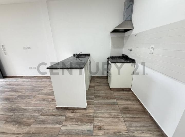 Alquiler Dpto 1 Amb con Patio y Cochera en Caseros Tres de Febrero - 5