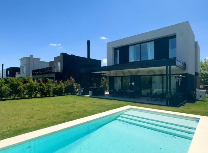 Casa Moderna en Venta en Castaños Nordelta Tigre en Lote Interno - 2