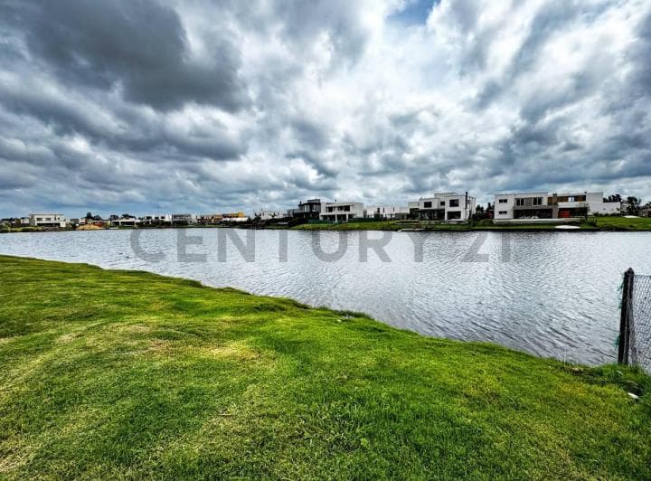 Santa Ana Villanueva Lote Al Agua en Venta con Excelente Orientación - 2