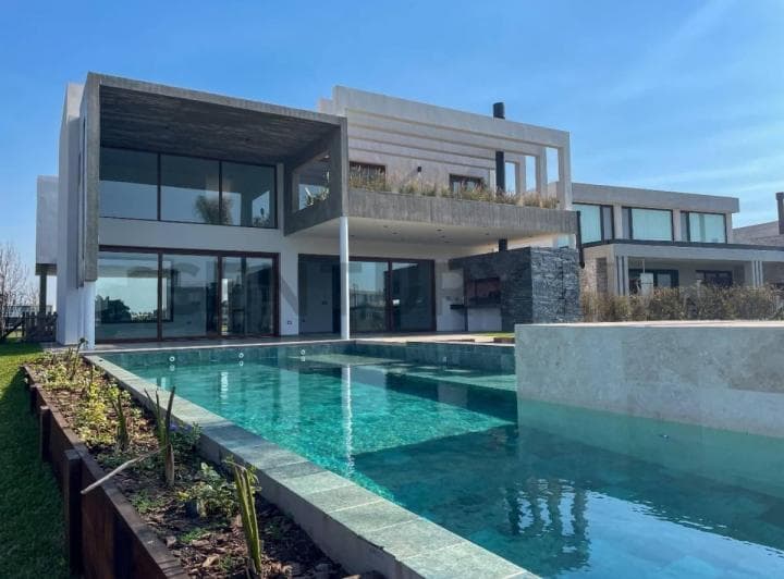 Virazon Nordelta Casa Al Agua en Venta Acepta Propiedades en Parte de Pago - 2