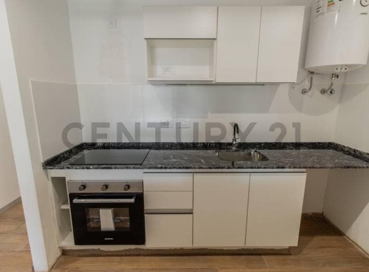Venta Monoambiente con Balcón en Caballito - 2