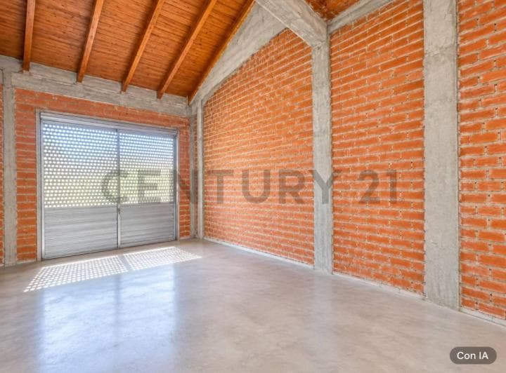 Casa 3 Ambientes con Patio, Cochera y en Planta Alta Para Armar Otro Departament - 5