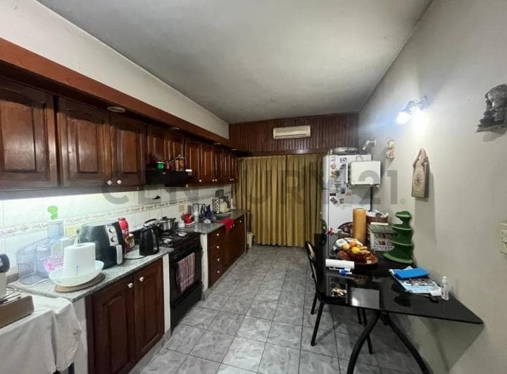Casa 3 Ambientes con Patio, Cochera y en Planta Alta Para Armar Otro Departament - 2