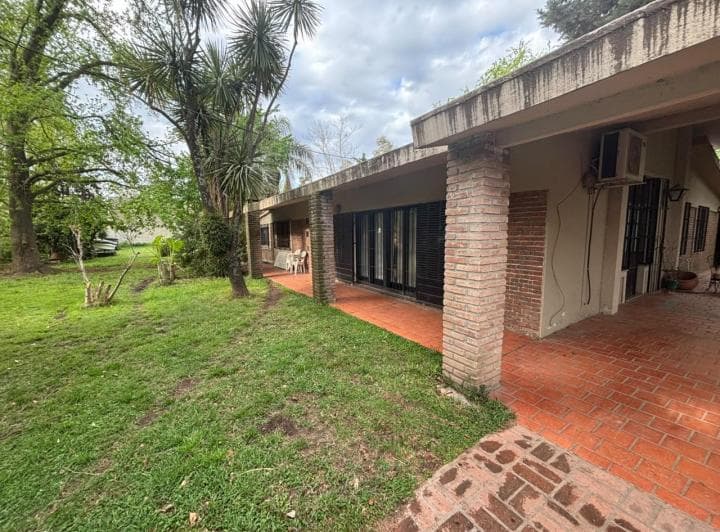 Venta Casa con Amplio Terreno Roldán - 5