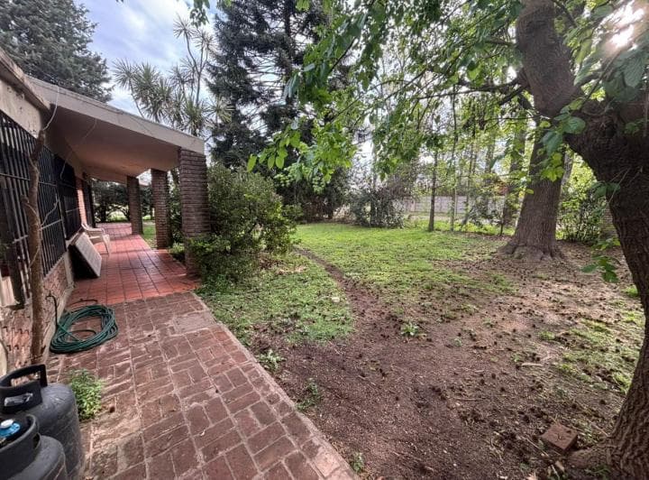 Venta Casa con Amplio Terreno Roldán - 4