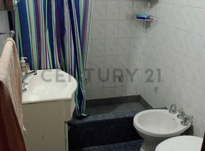 162 Entre 29 y 30 Berisso. Casa en Venta de 2 Dorm. - 5