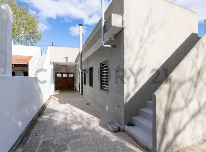 Casa 4 Ambientes Remodelada – Gran Calidad Constructiva. Apto Crédito. Permuta - 3