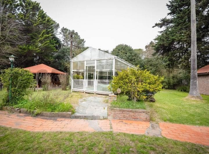 Casa en Venta de 3 Dorm., Quincho y Pileta, Villa Elisa - 3