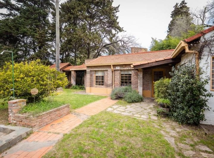 Casa en Venta de 3 Dorm., Quincho y Pileta, Villa Elisa - 5