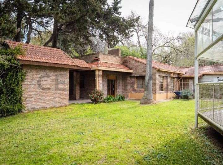 Casa en Venta de 3 Dorm., Quincho y Pileta, Villa Elisa - 4