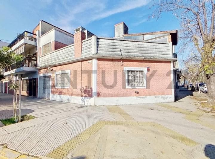 Casa 5 Ambientes con Quincho, Apto Credito Villa Luro - 2