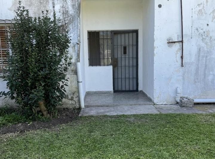 Oportunidad! 3 Locales a Reciclar en Benavides - 4