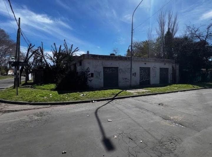 Oportunidad! 3 Locales a Reciclar en Benavides - 5
