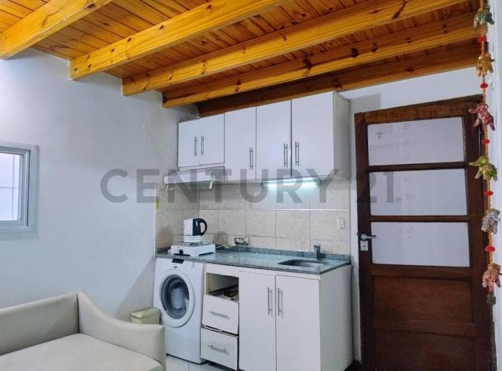 PH en Venta Zona Abasto, con Entrepiso, Hall de Entrada y Pequeña Terraza. 4 Amb - 5