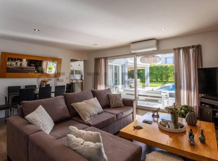 Excelente Casa en Lote Interno en Tipas, 4 Ambientes, Doble Galería, Jardín Parq - 5
