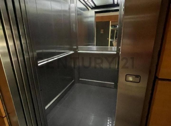 Venta Semipiso de 4 Ambientes - Cochera - Super Luminoso - Excelente Ubicación - 4
