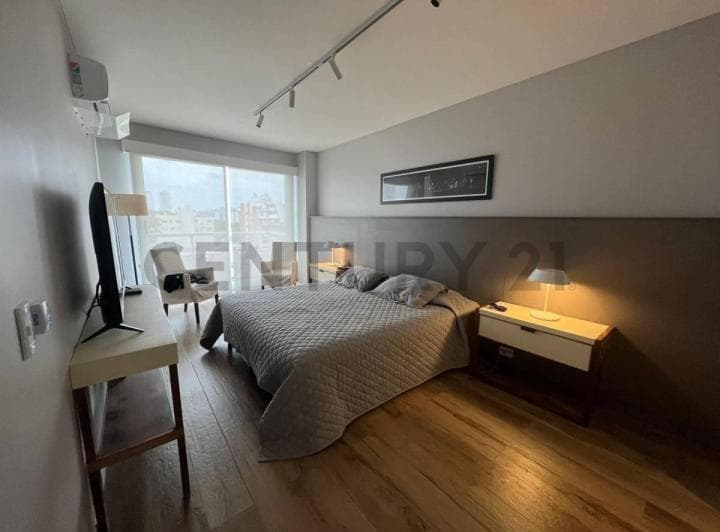 Venta Departamento 4 Ambientes con Dependencia y Cochera de Categoría en Flores - 3