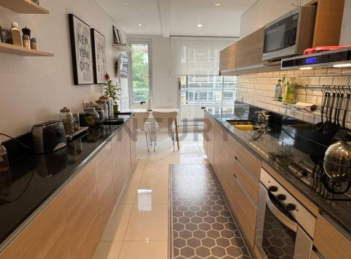 Venta Departamento 4 Ambientes con Dependencia y Cochera de Categoría en Flores - 2