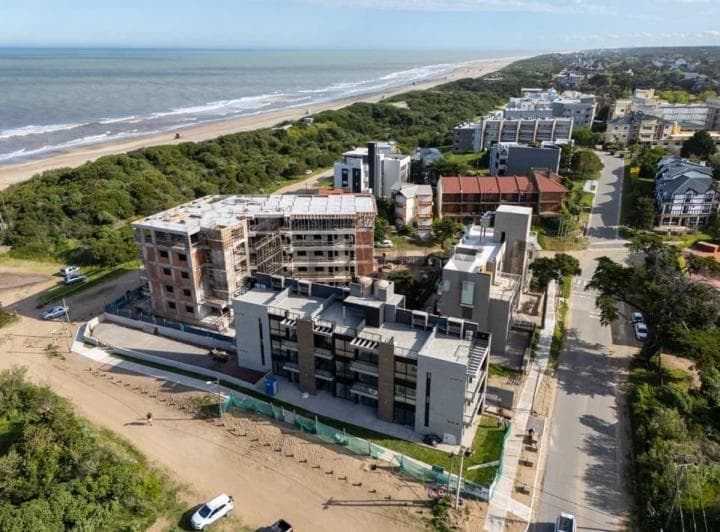Departamento 2 Ambientes a Estrenar Frente Al Mar, Cochera Cubierta y Amplio Dec - 2