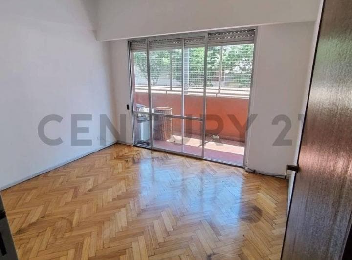 Venta Departamento 4 Ambiente en Villa Crespo con Balcon y Patio - 2