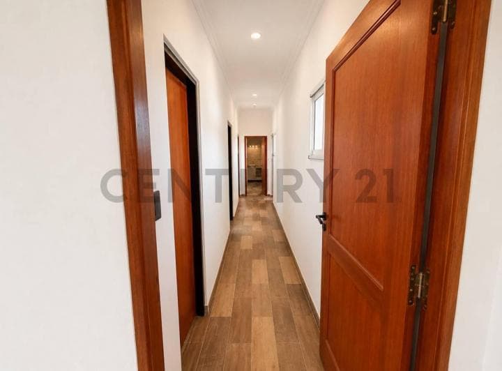 Venta Casa Tres Dorm., Pileta, Cochera, Dos Baños, Barrio Privado, Pinares - 2