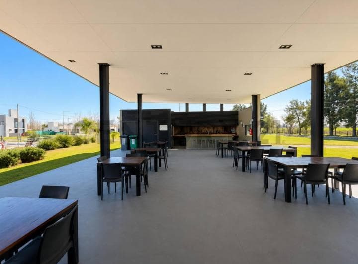 Venta Casa Tres Dorm., Pileta, Cochera, Dos Baños, Barrio Privado, Pinares - 3