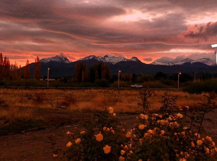 Lote con Excelentes Vista a La Cordillera y Mejoras. Todos Los Servicios - 4